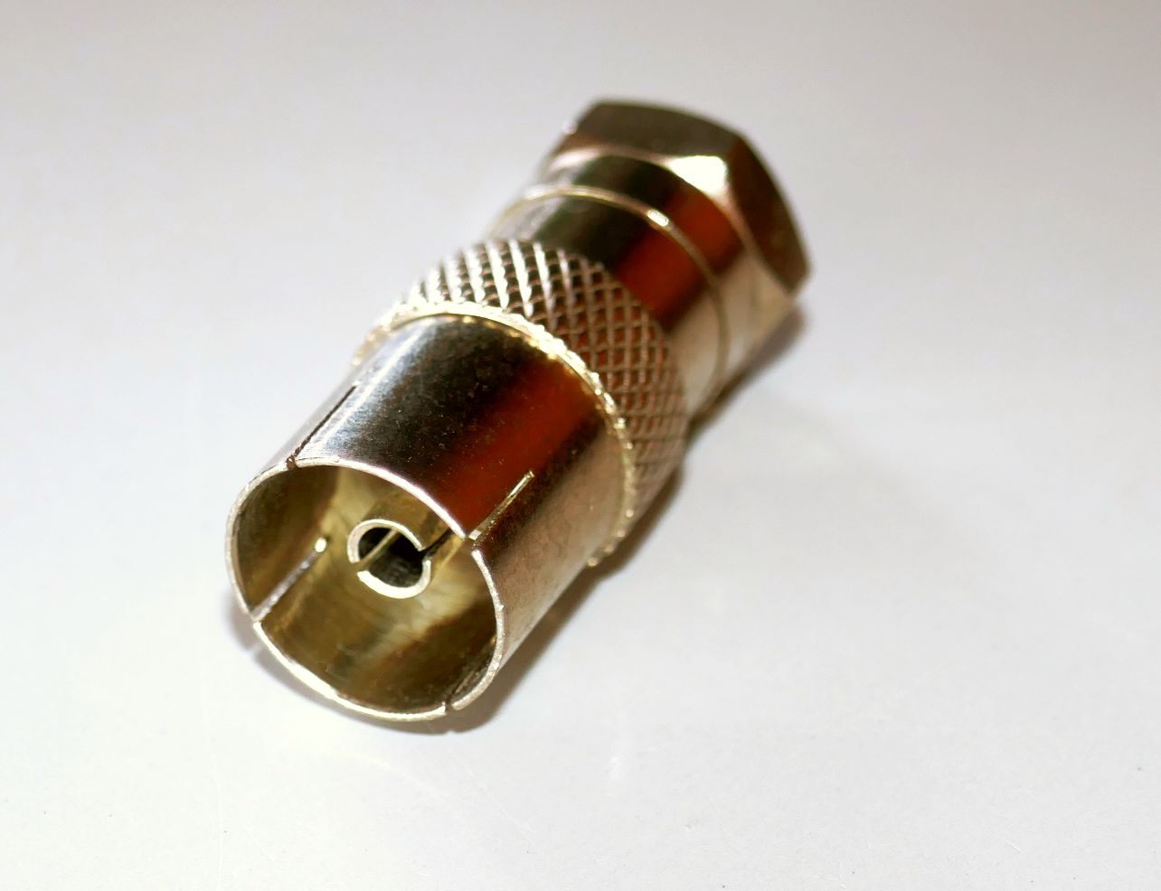 Adapter IEC-Buchse/F-Stecker